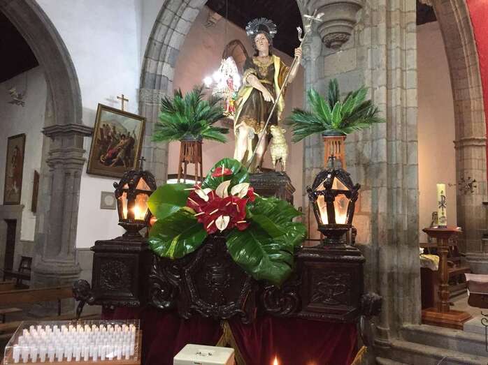 La imagen de San Juan Bautista, este domingo en su trono procesional (Foto TA)